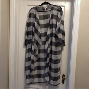 Black and while L LuLaRoe Shirley EUC